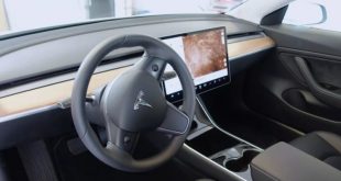 Покупатели подержанных автомобилей Tesla могут узнать личные данные бывших владельцев