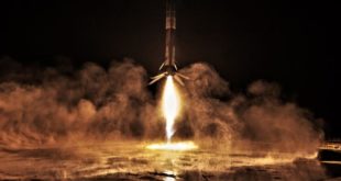 SpaceX впервые запустила пилотируемый корабль Crew Dragon к МКС