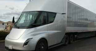 Производство тягача Tesla Semi официально перенесено на 2020 год