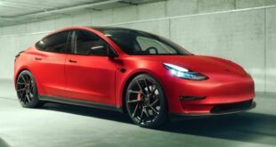 Автомобили Tesla научились ездить по парковкам без водителя