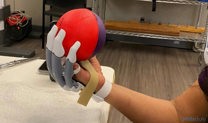 Студент из США разработал эффективный и недорогой протез для руки